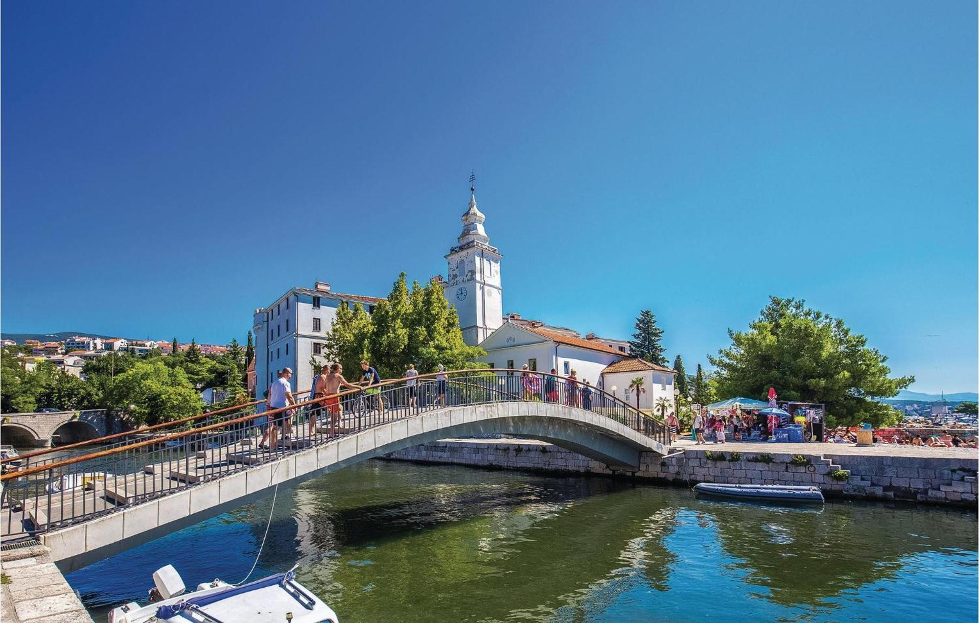 Beautiful Apartment In Crikvenica With Jacuzzi Kültér fotó